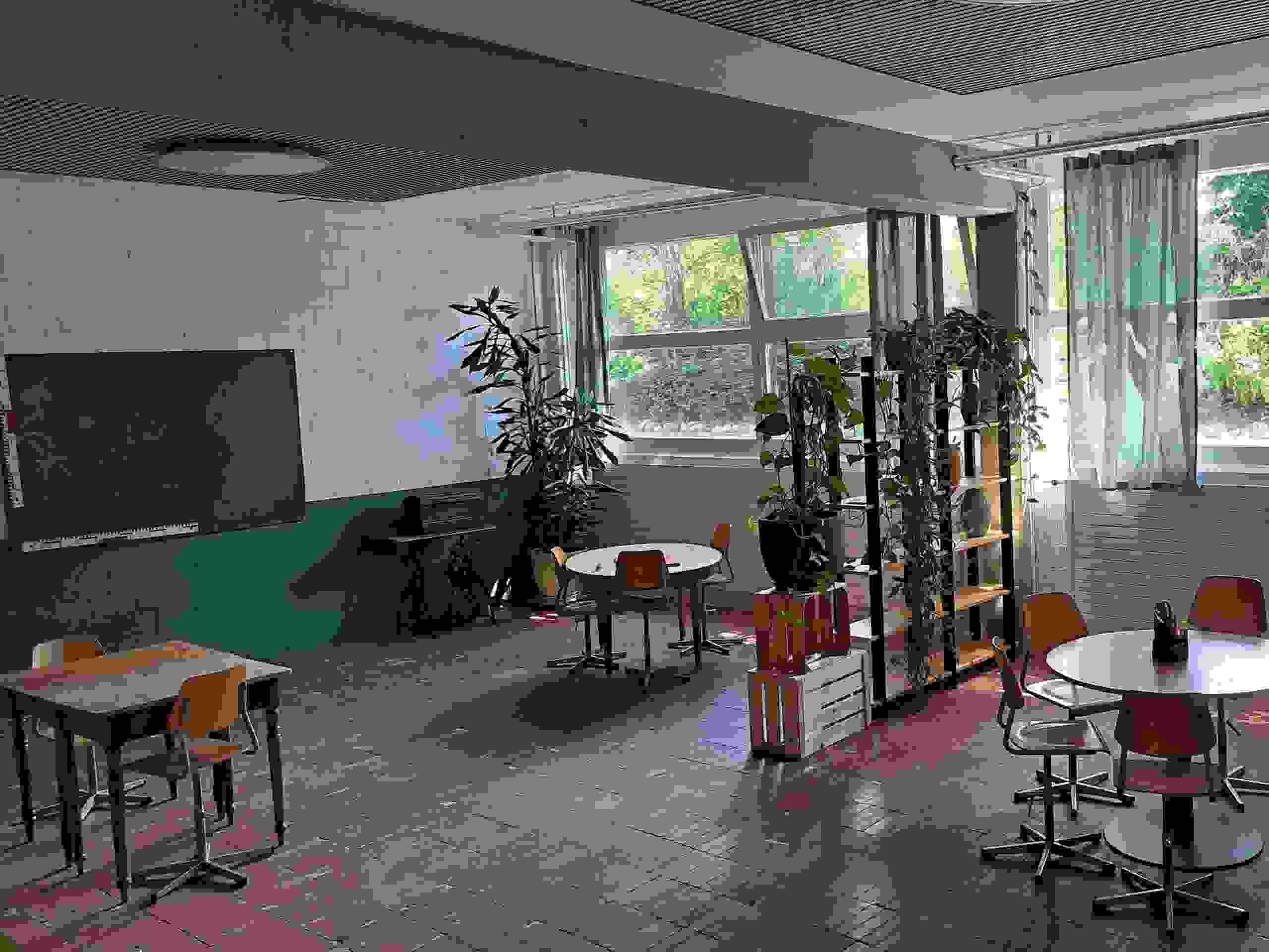 tschegg-in_zimmer.jpg